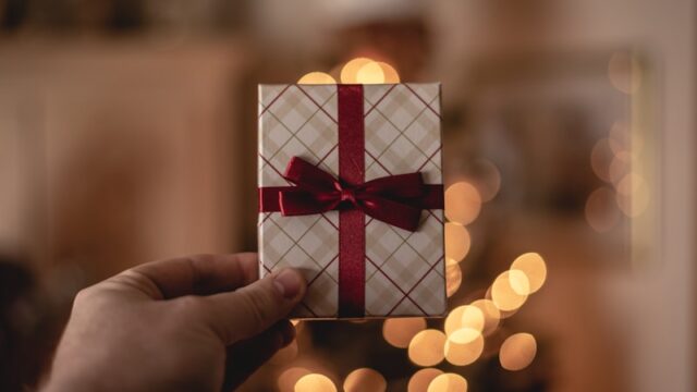 クリスマスプレゼントが間に合わないときの上手な言い訳と気まずくならない伝え方ഴ