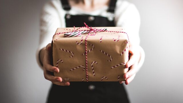 クリスマスプレゼントが間に合わないときの上手な言い訳と気まずくならない伝え方ഴ