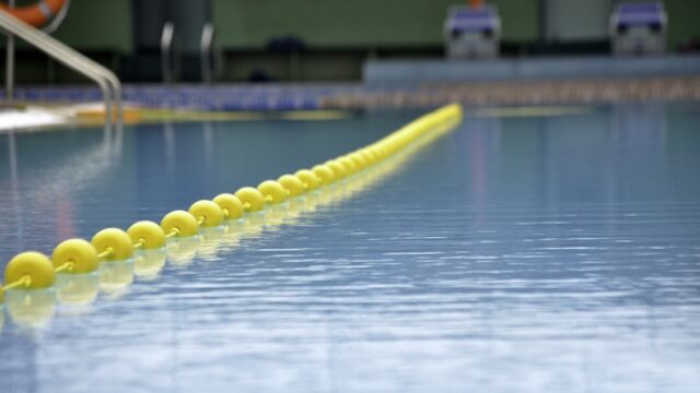 プールの授業でメガネはどうする?子どもに合う対策と安全に参加するためのポイント