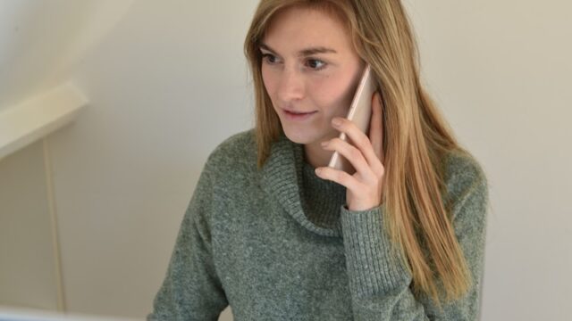 家庭教師からの電話は何時がいい?失敗しない時間帯の選び方と上手な対応ポイント