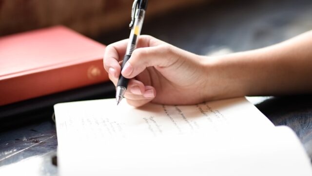読書感想文のあらすじの書き方を中学生向けにやさしく解説｜そのまま使えるコツと失敗しないまとめ方