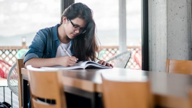 読書感想文のあらすじの書き方を中学生向けにやさしく解説｜そのまま使えるコツと失敗しないまとめ方